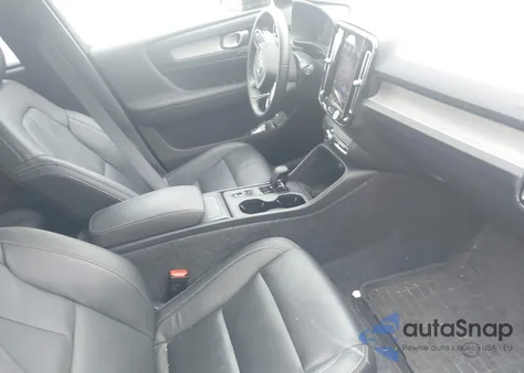 2025 Volvo Xc40 B5 Core Bright Theme z USA, uszkodzony, nr VIN YV4L12UJ4S2607421